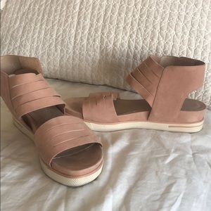 Eileen Fisher leather sandal